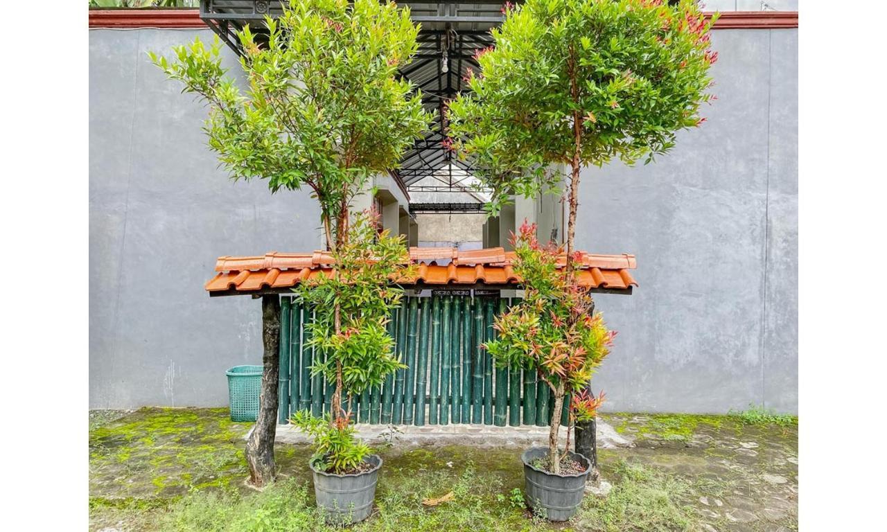 Griya Asri Syariah Mitra Reddoorz Otel Rogojampi Dış mekan fotoğraf