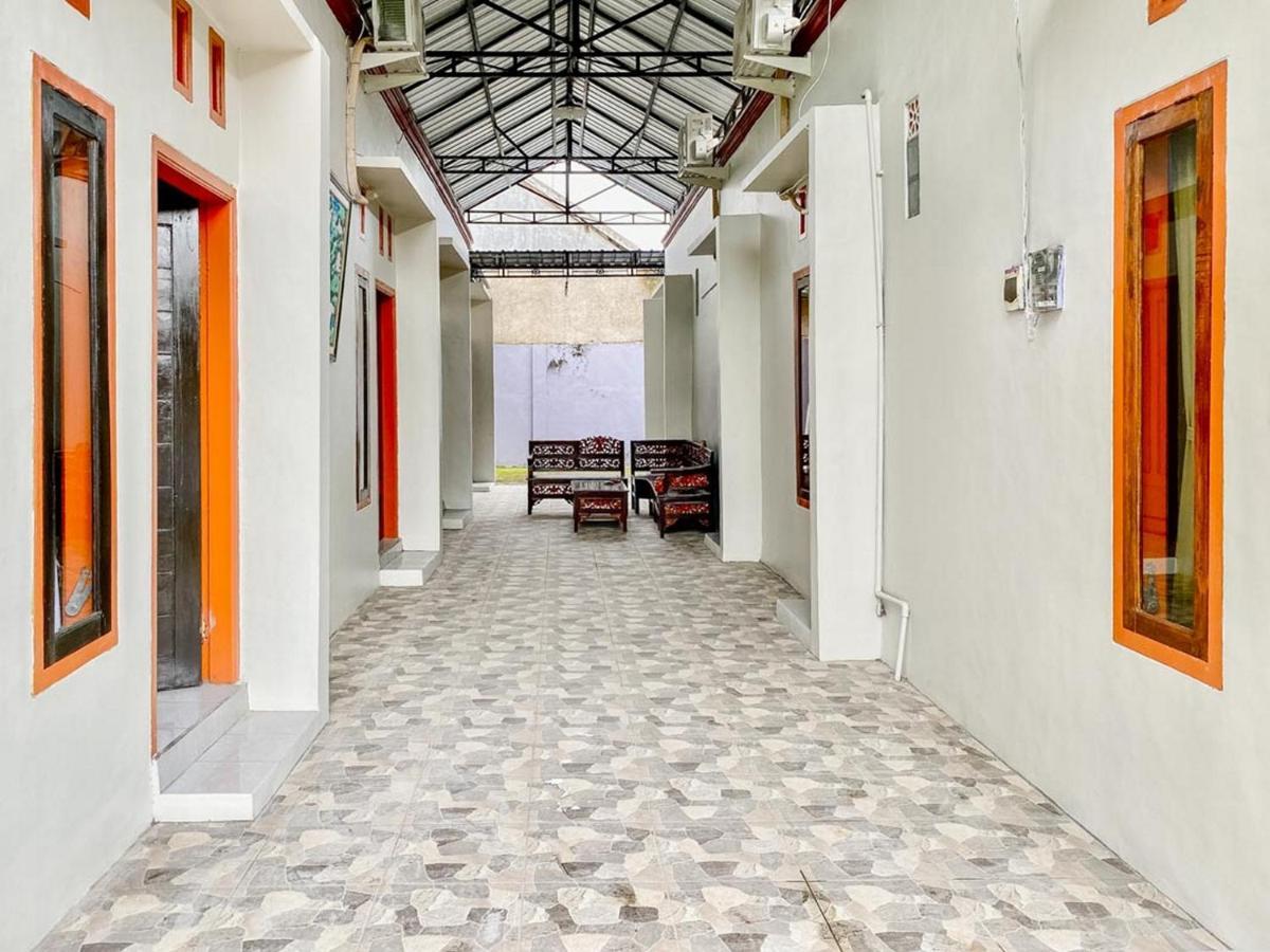 Griya Asri Syariah Mitra Reddoorz Otel Rogojampi Dış mekan fotoğraf