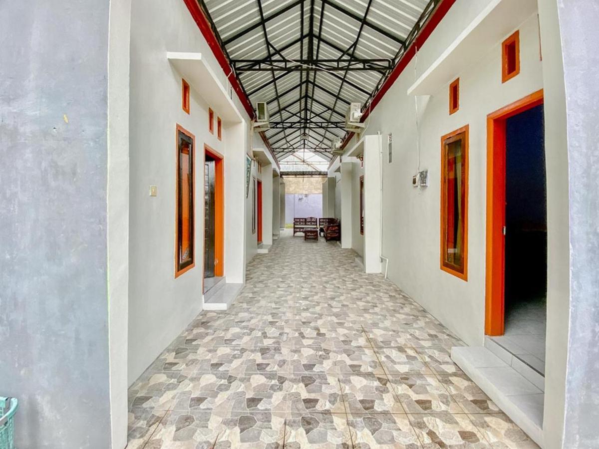 Griya Asri Syariah Mitra Reddoorz Otel Rogojampi Dış mekan fotoğraf